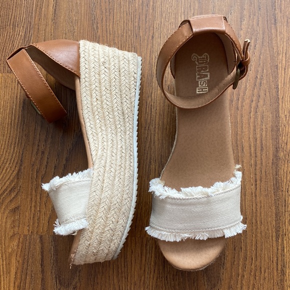 Platform Sandal - Picture 1 of 4